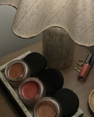 Když se spojí skincare a make-up. ✨ Stejně jako všechny produkty z naší No Makeup řady jsou i nové Multifunkční balzámy...